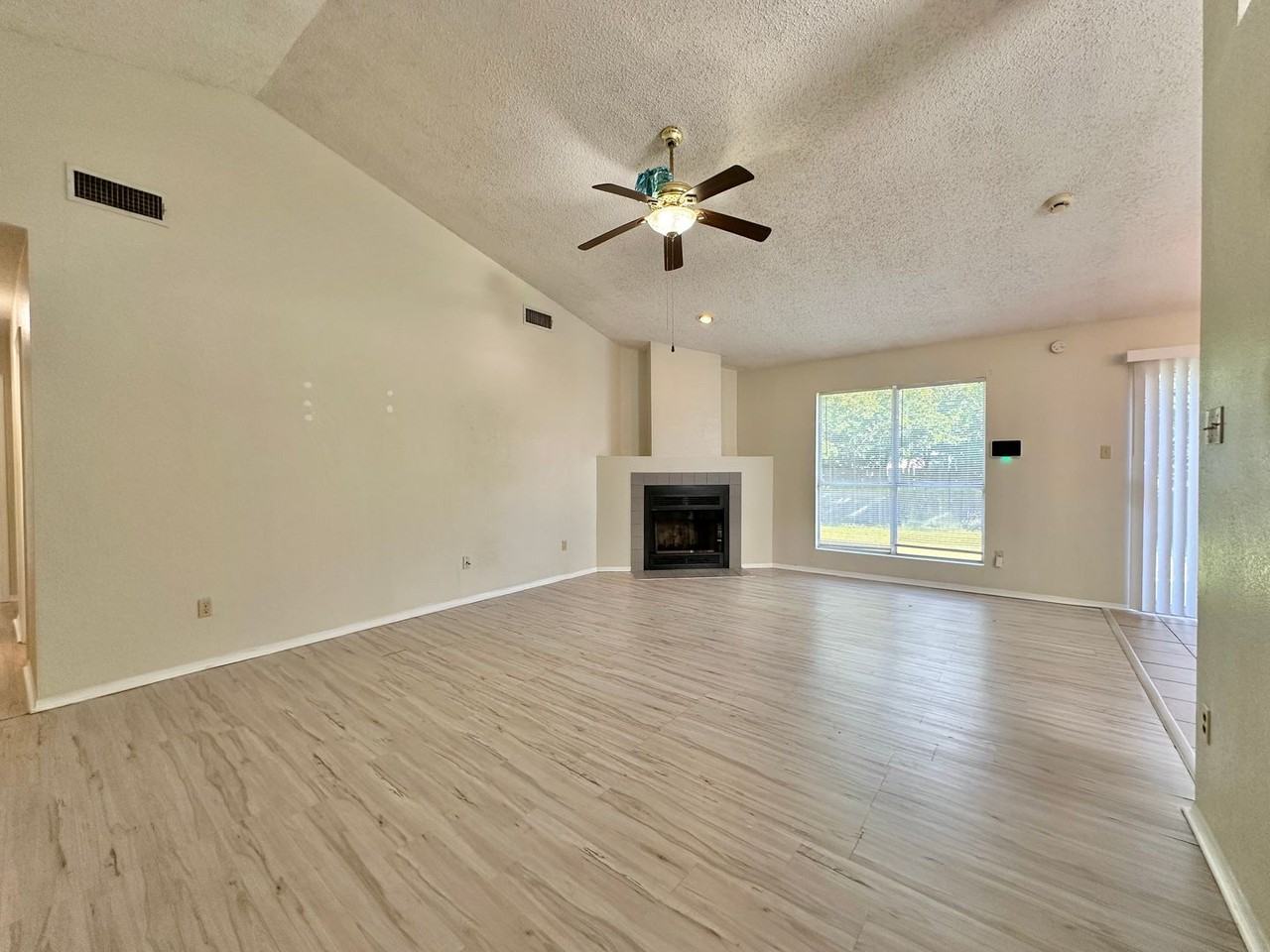 3604 Saratoga Ave - Photo 4 of 31