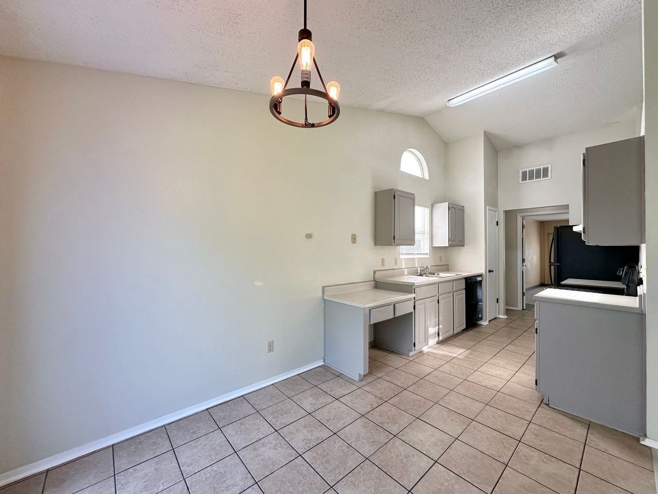 3604 Saratoga Ave - Photo 7 of 31