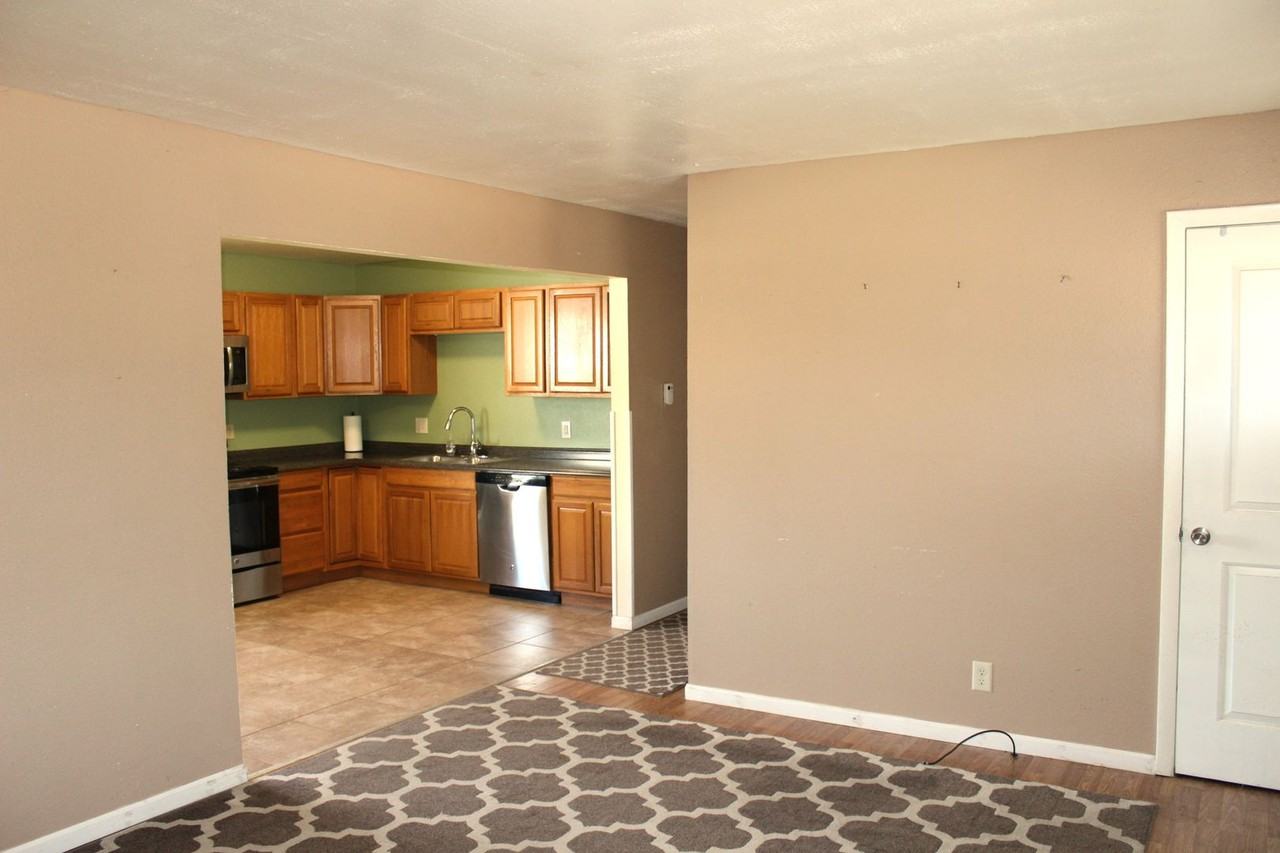 3937 Sheffield Ln - Photo 3 of 13