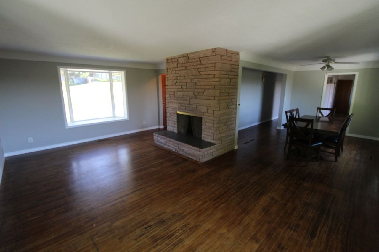 1004 W Banbury Dr - Photo 3 of 24