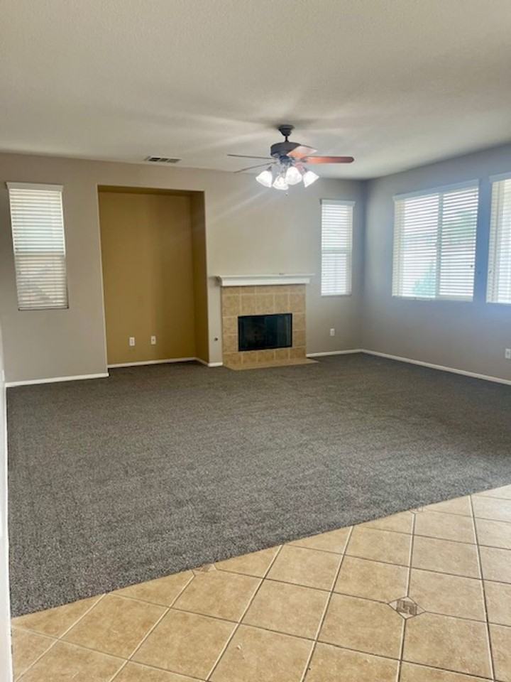 35471 Snead St - Photo 3 of 7