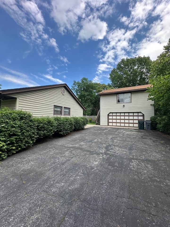 279 Mockingbird Ln - Photo 2 of 4