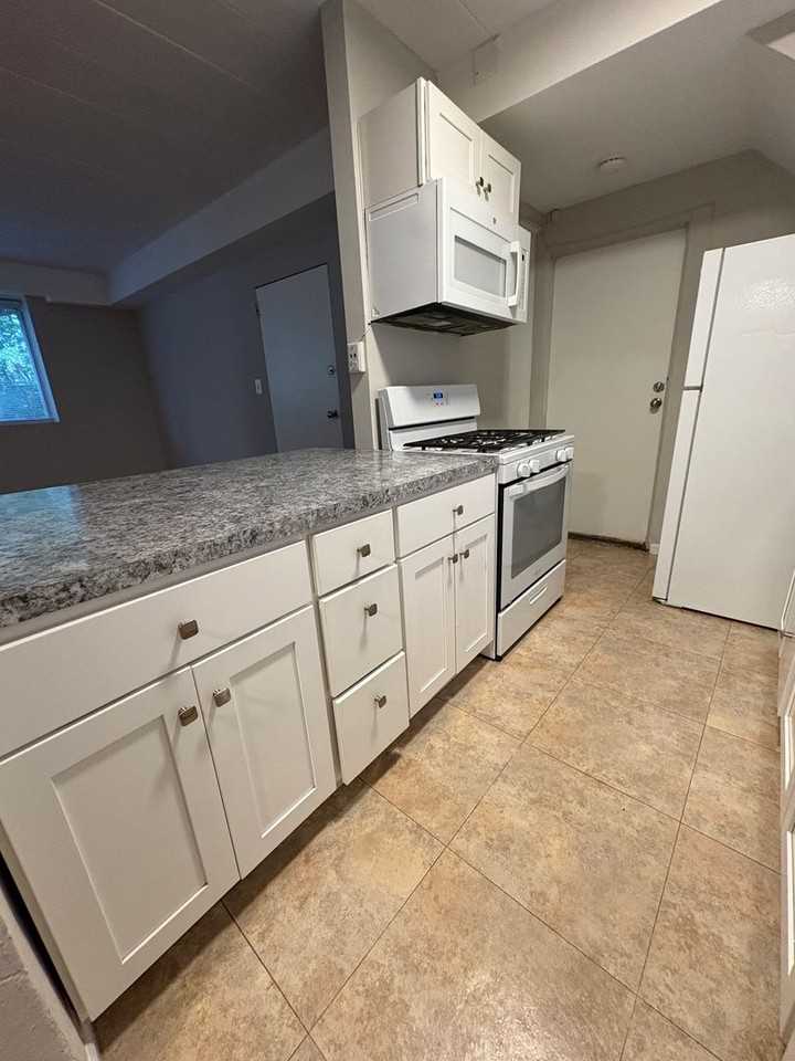 Adams St A-D-MASTER - Photo 5 of 19