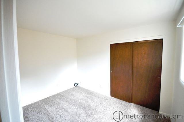 Ecco Manor - Photo 2 of 27