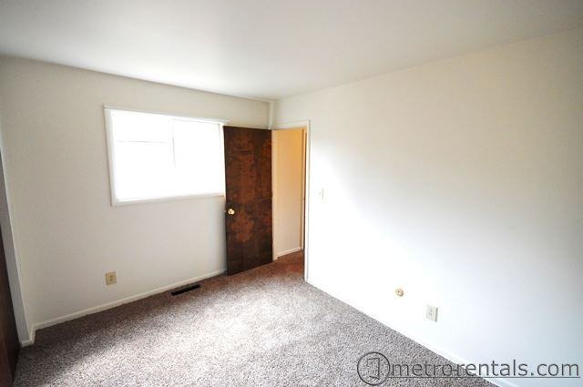 Ecco Manor - Photo 3 of 27