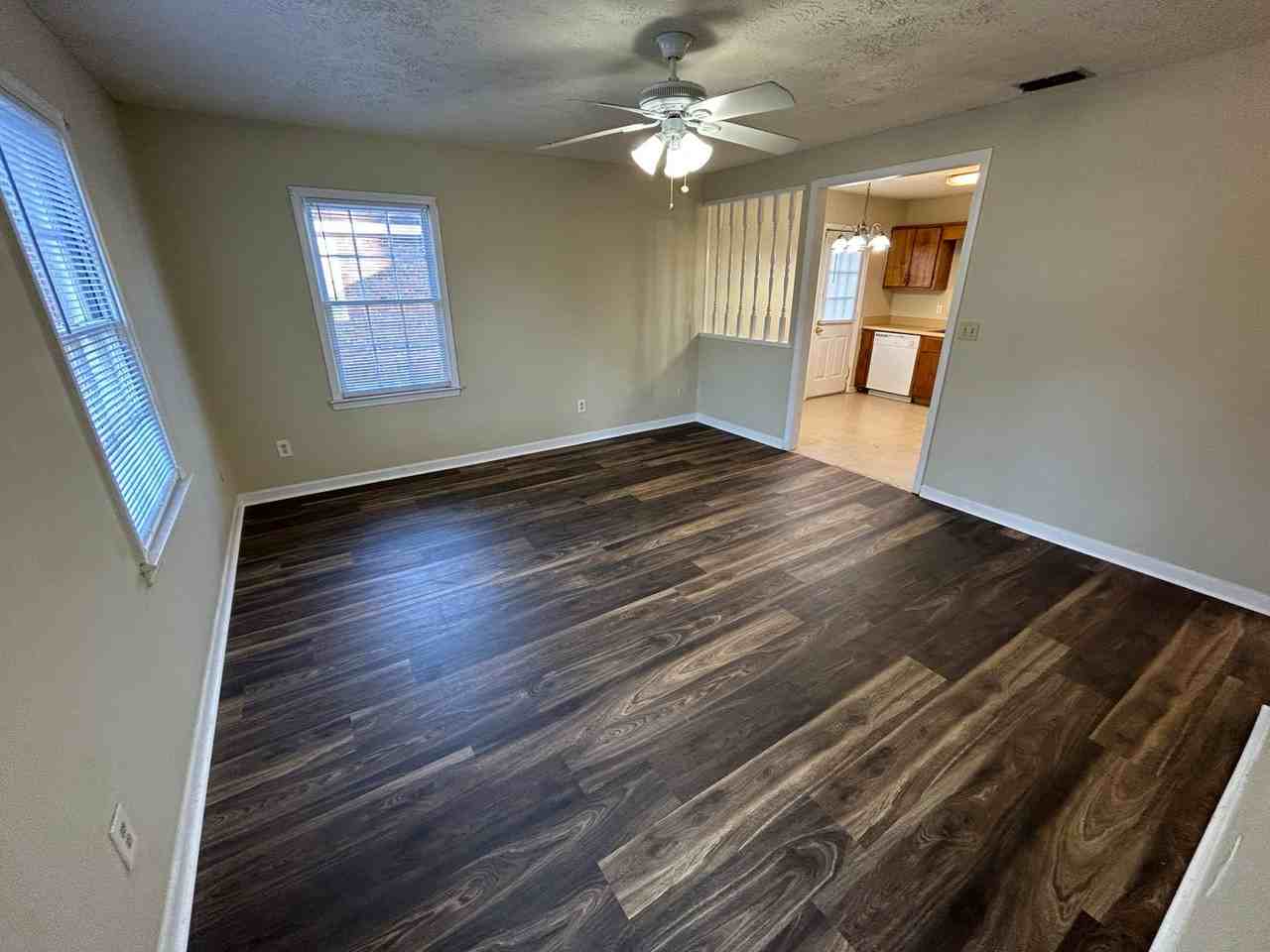 116 Burlington Rd Ne - Photo 3 of 16