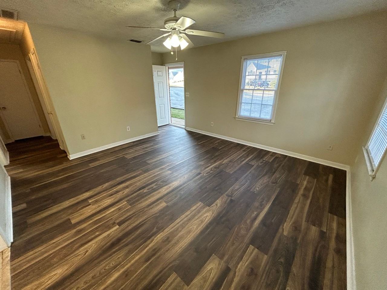116 Burlington Rd Ne - Photo 4 of 16