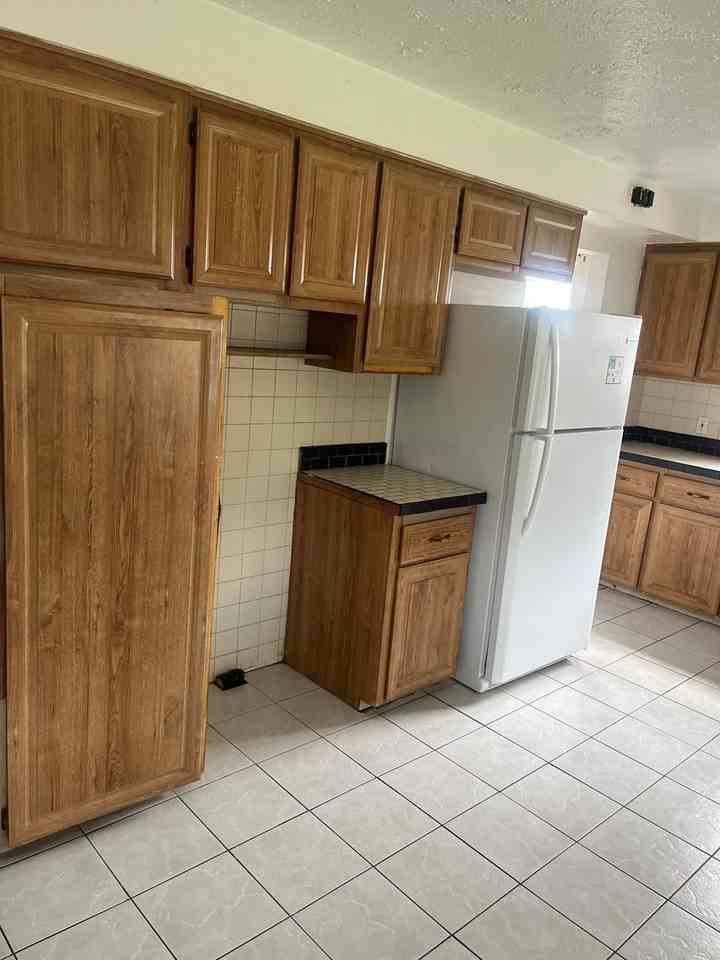 16246 Edgewood Ct - Photo 2 of 12