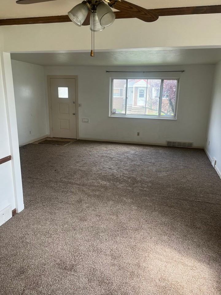 16246 Edgewood Ct - Photo 3 of 12