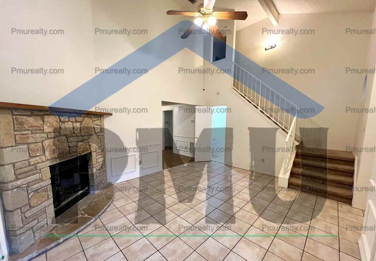 723 Swan Dr - Photo 2 of 9