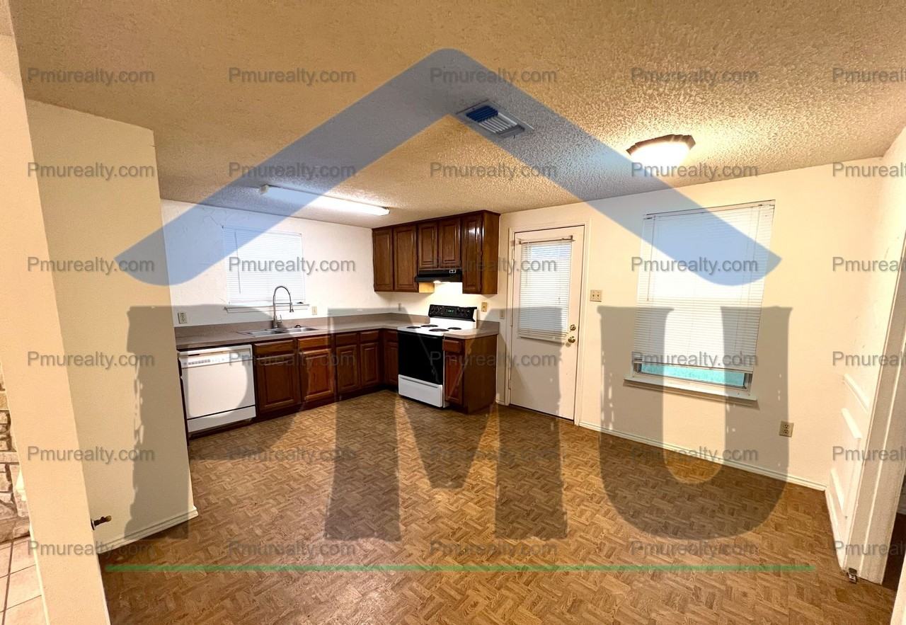 723 Swan Dr - Photo 3 of 9