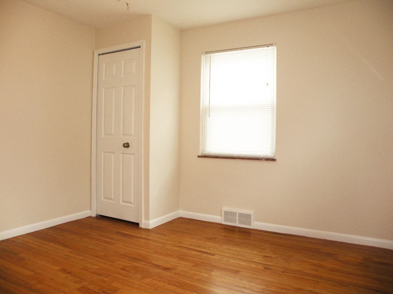 24080 Glenbrook Blvd - Photo 7 of 27