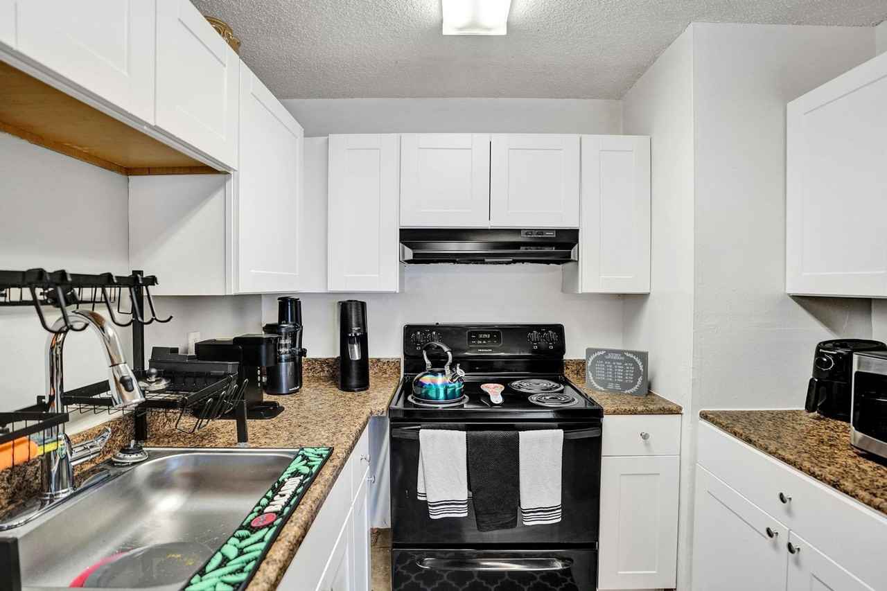 Azure Villas - Photo 4 of 36