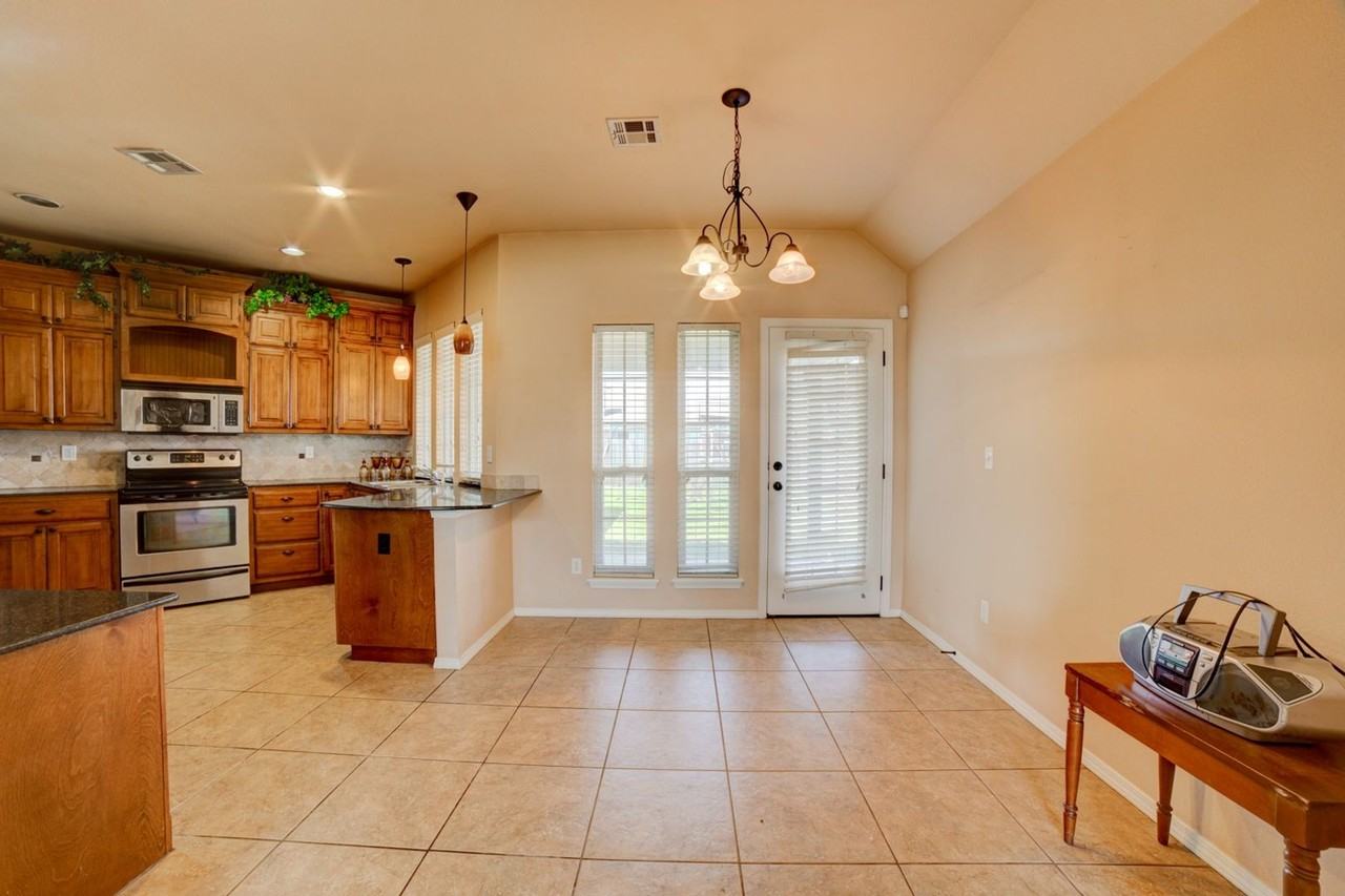 18705 E 49th Pl - Photo 7 of 27