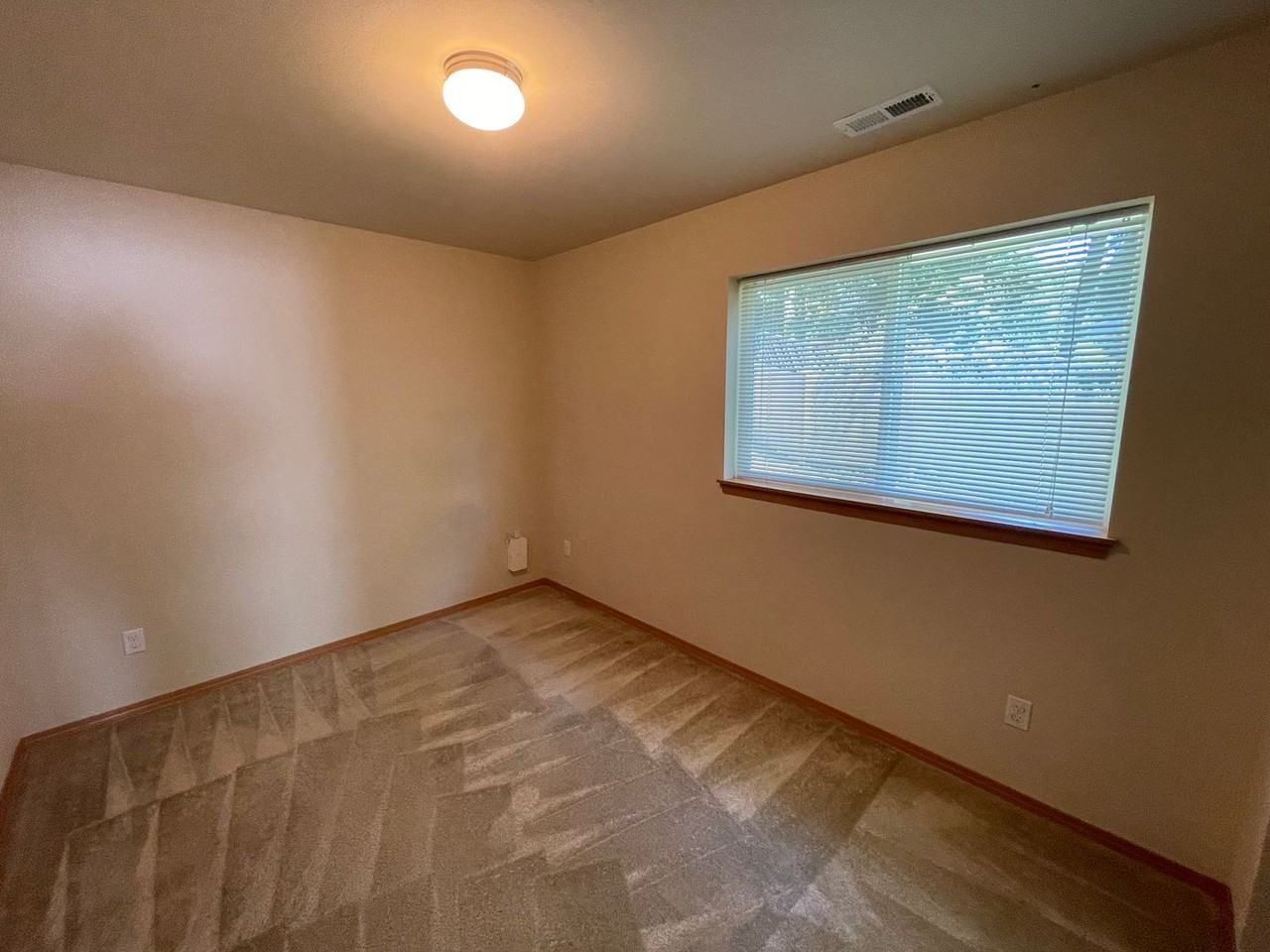 105 Ne Albion St - Photo 3 of 16