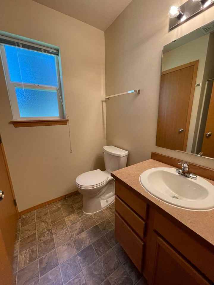 105 Ne Albion St - Photo 4 of 16
