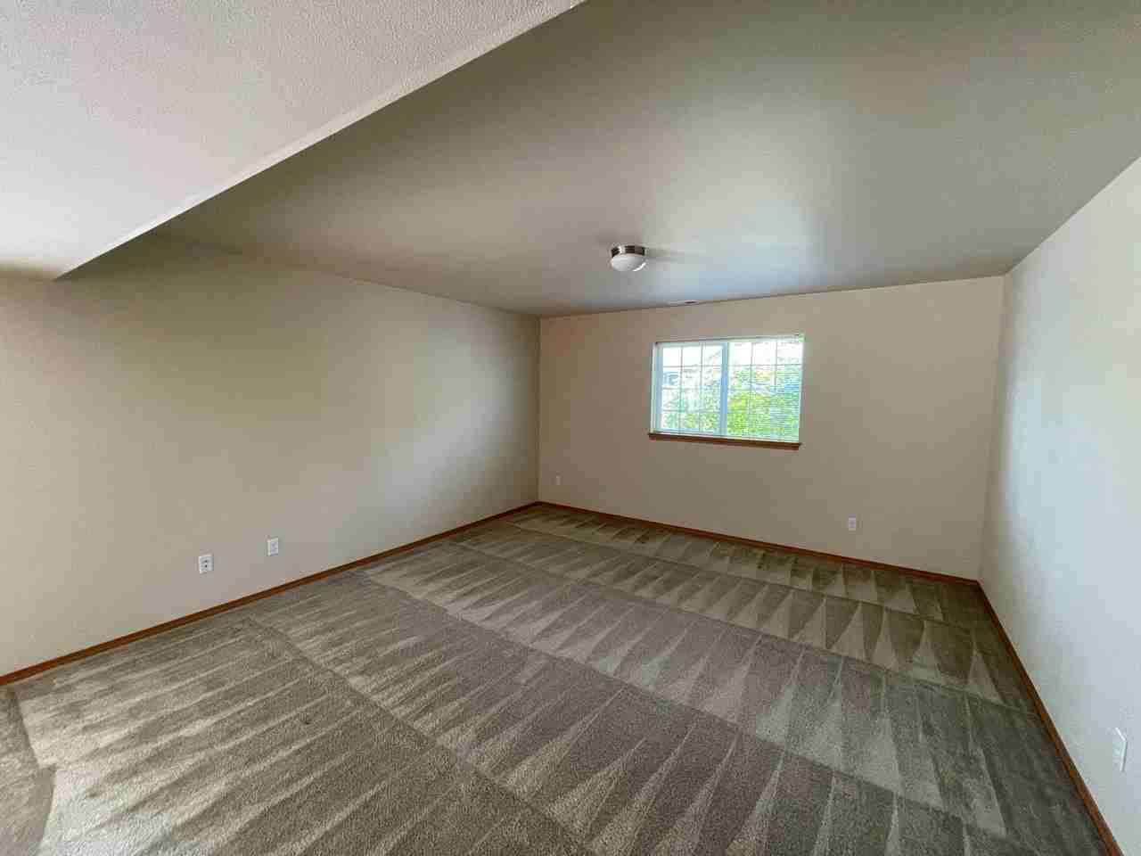 105 Ne Albion St - Photo 6 of 16