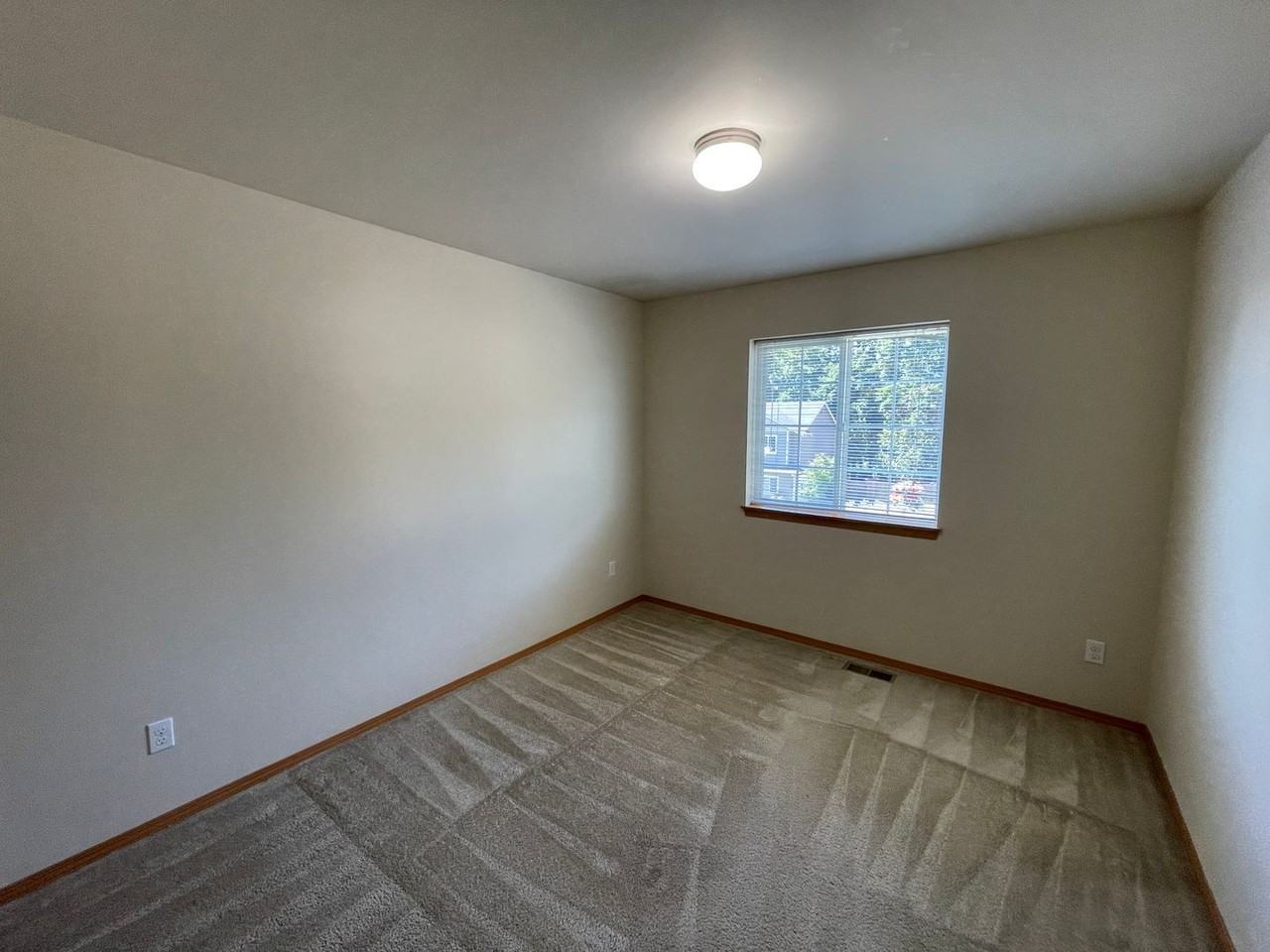 105 Ne Albion St - Photo 7 of 16