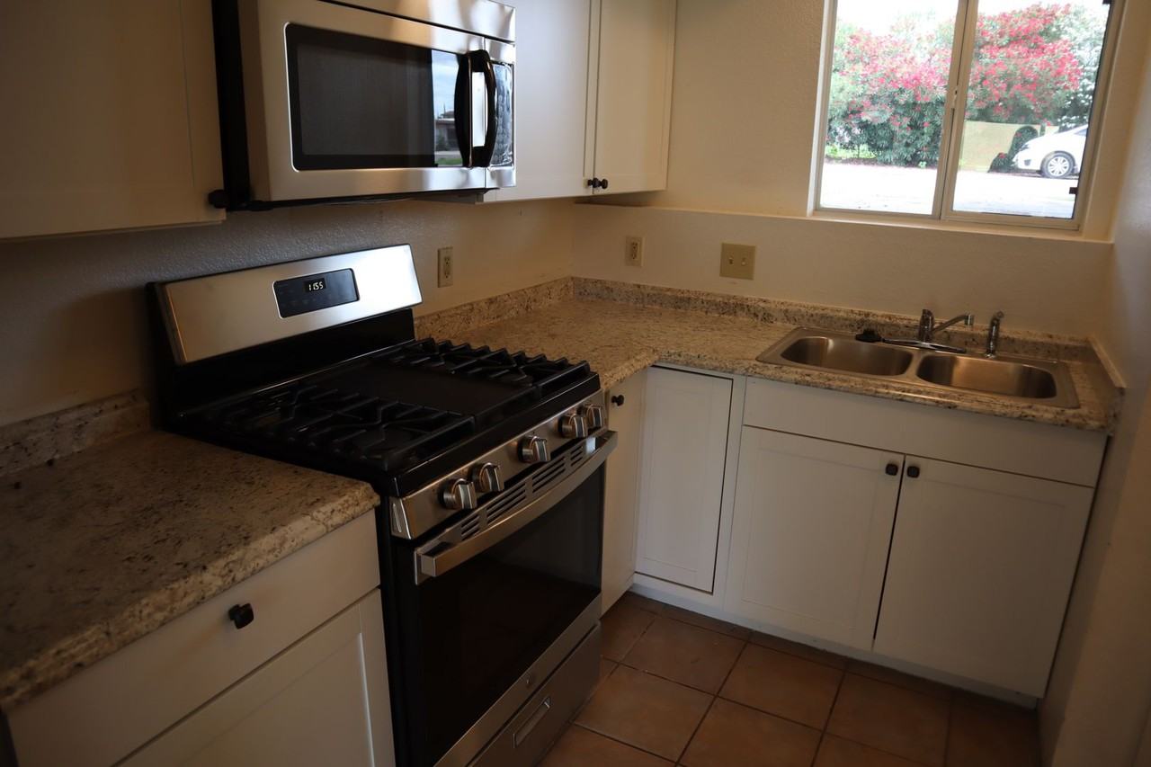 4241 Plaza Oro Loma - Photo 5 of 25