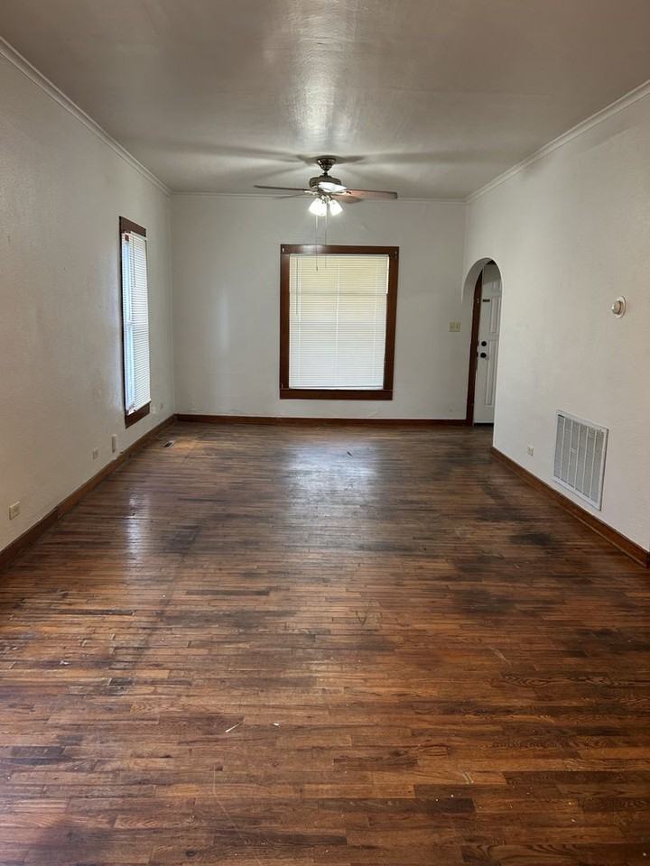 102 S Jefferson St - Photo 3 of 16