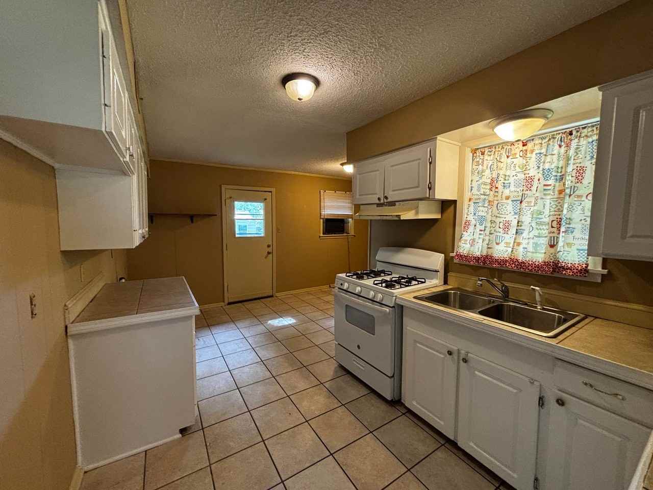 214 Pecan Park Dr - Photo 2 of 9