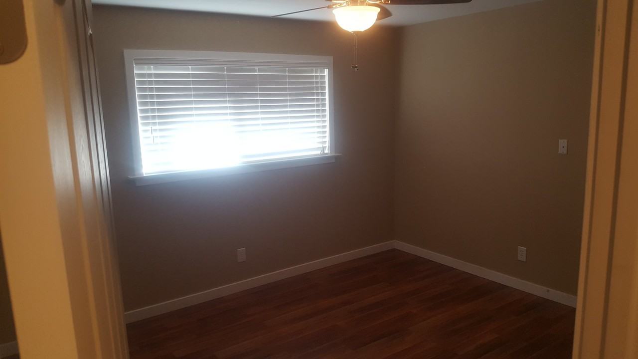 1291 Creswell Dr - Photo 6 of 19