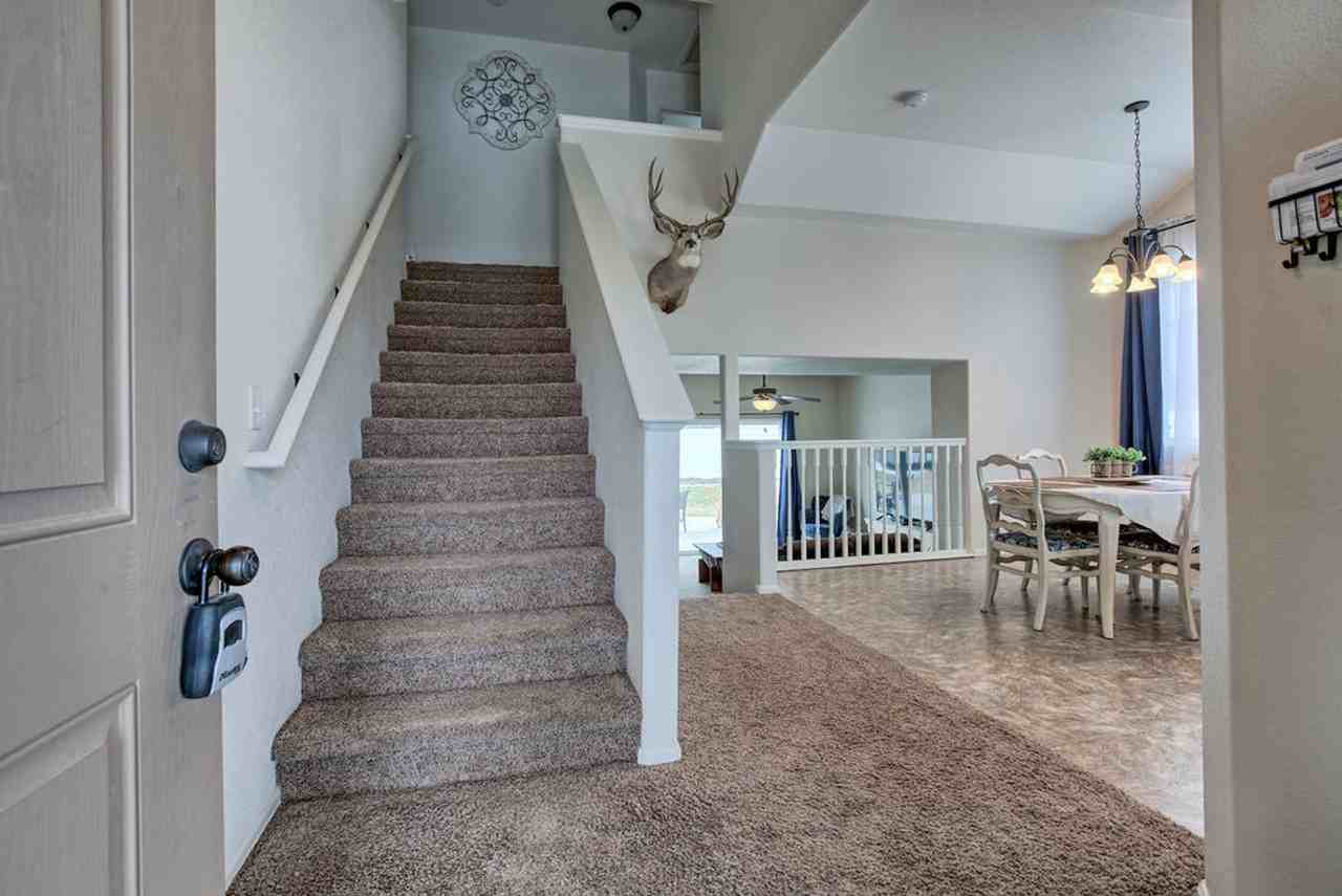 424 Juniper St - Photo 5 of 33