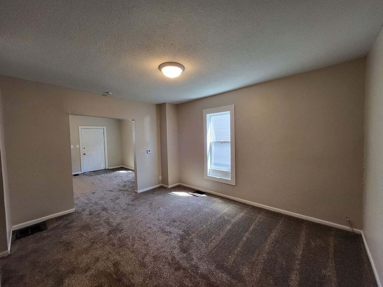 1527 Des Moines St - Photo 2 of 32