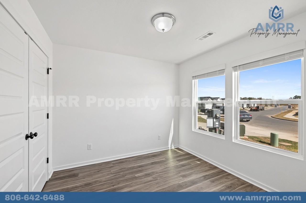 208 Southwest Vicki Street - Photo 5 of 26