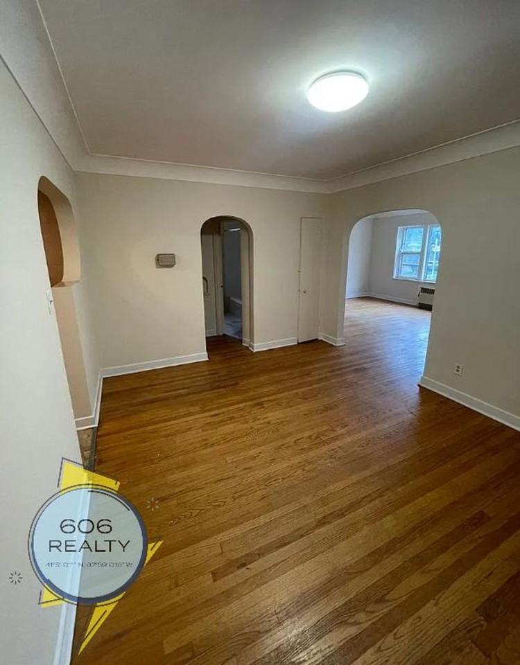1645 Gunderson Ave, Berwyn! - Photo 2 of 7