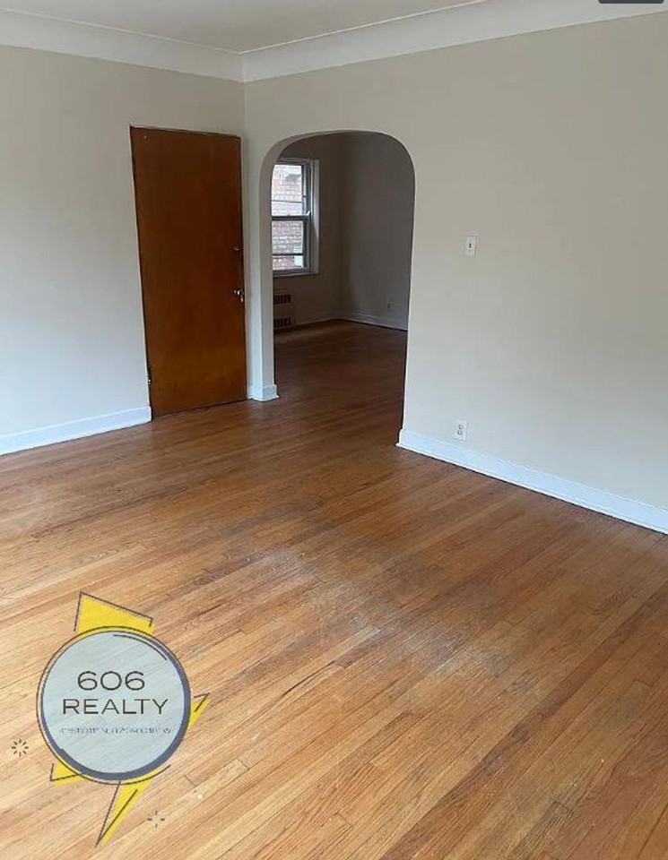1645 Gunderson Ave, Berwyn! - Photo 3 of 7