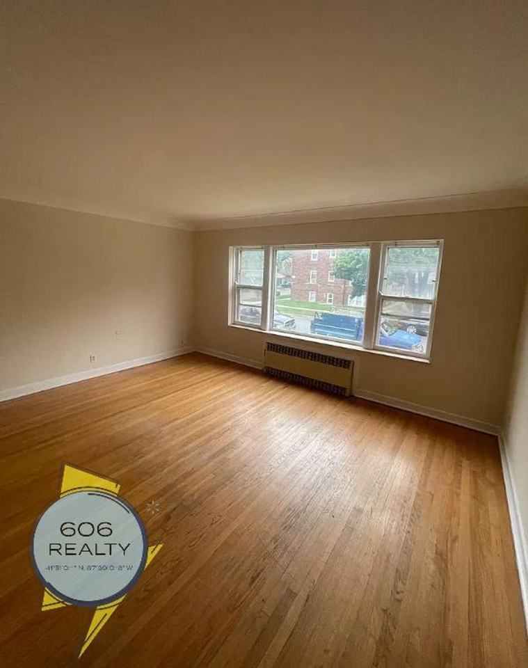 1645 Gunderson Ave, Berwyn! - Photo 5 of 7