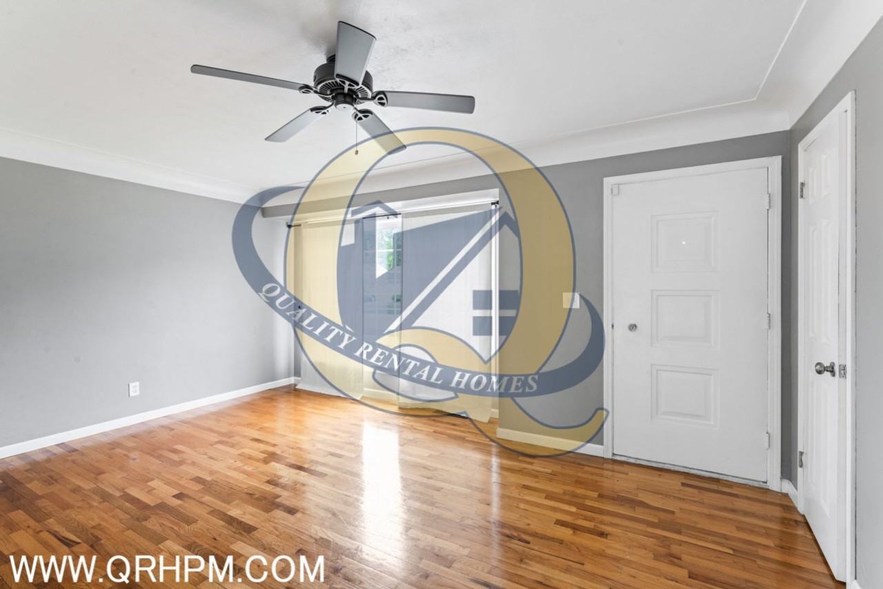709 Elmwood Dr - Photo 3 of 20