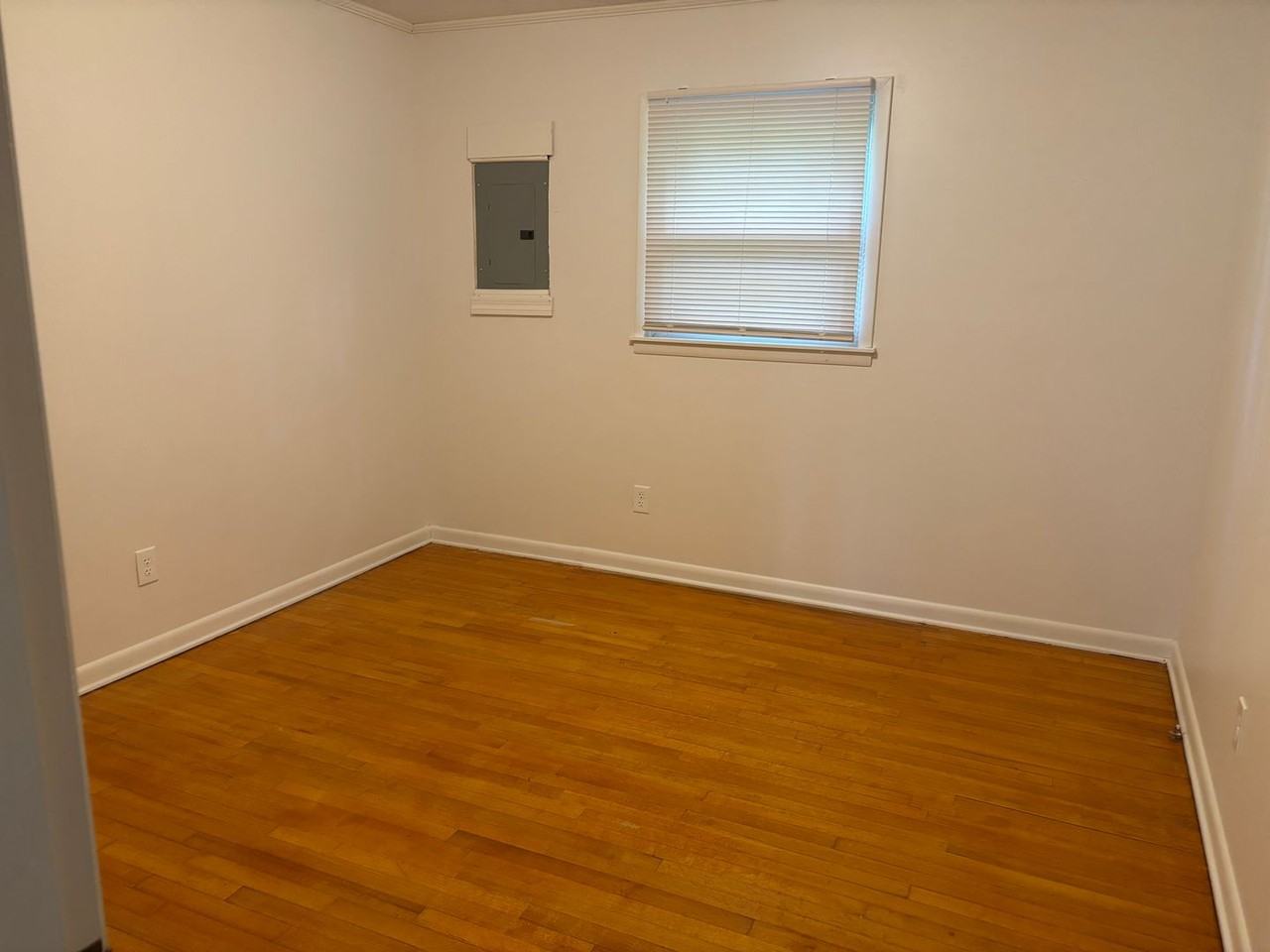 203 9th Ave Nw - Photo 3 of 9