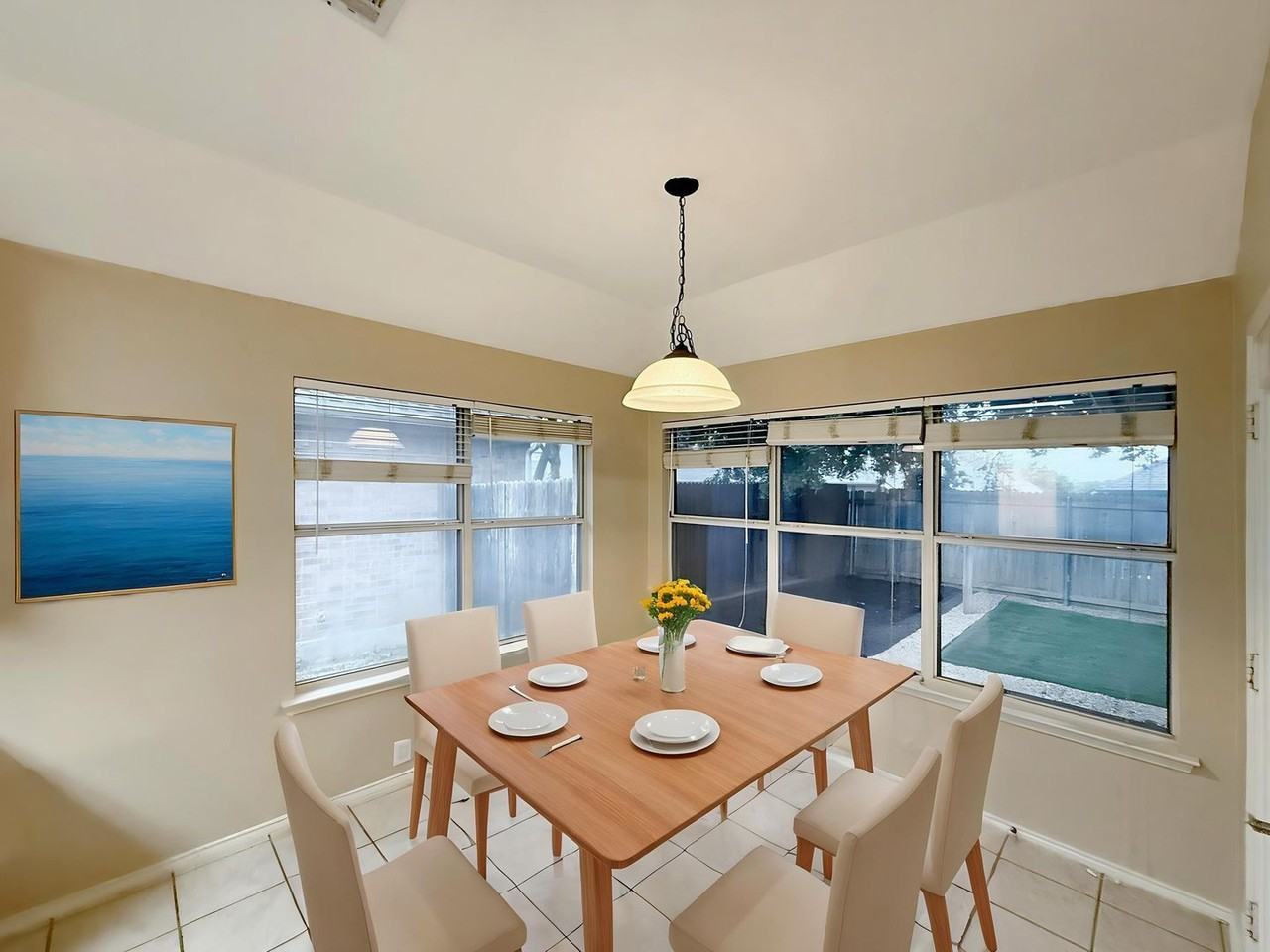 10205 Jessica St - Photo 3 of 30