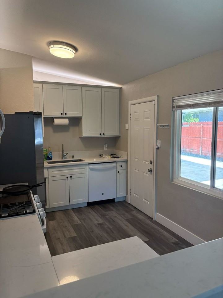 5401 57th St - Photo 3 of 13