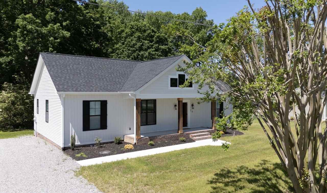 16 Oakland St - Photo 2 of 14