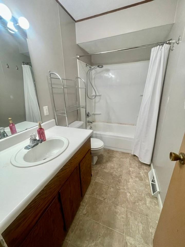 1201 E Lark St - Photo 6 of 18