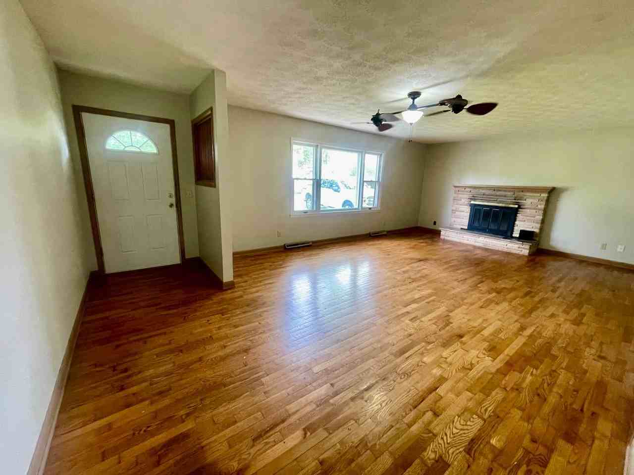 1201 E Lark St - Photo 2 of 18