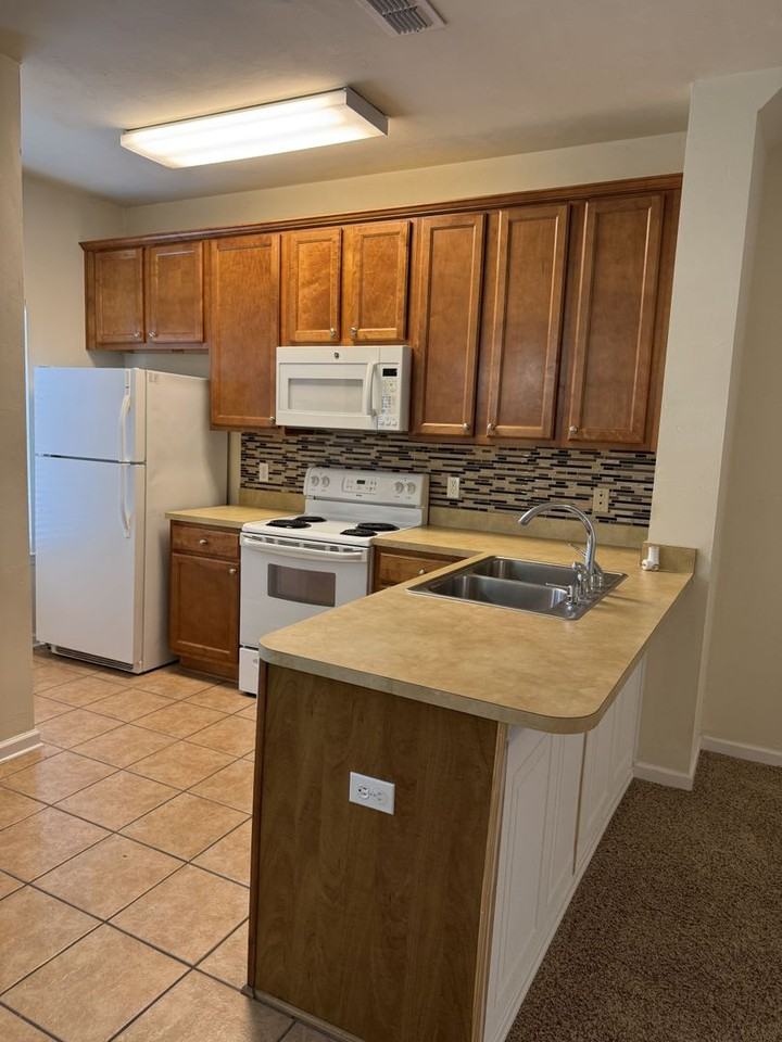 28 Old Courthouse Way Unit C - Photo 2 of 4