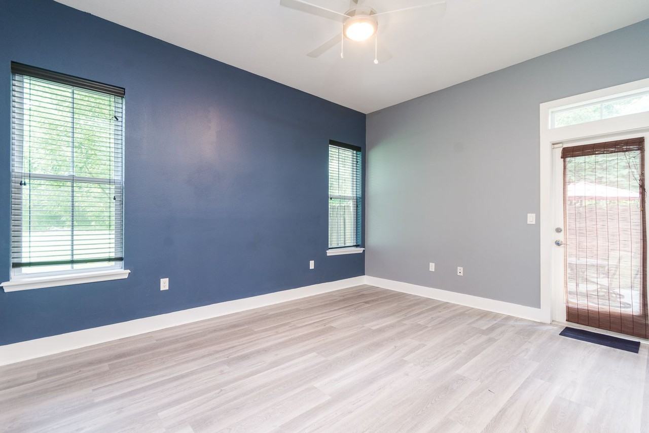 321 Nw 7th Ter - Photo 6 of 13