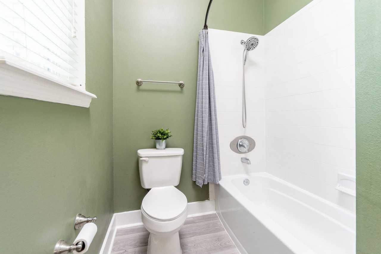 321 Nw 7th Ter - Photo 7 of 13