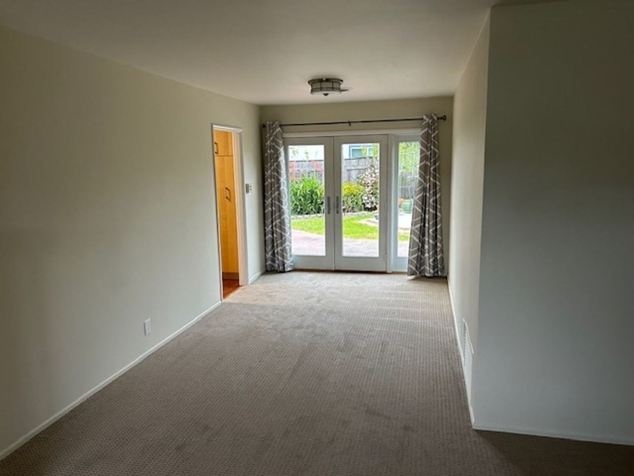 1735 Cottage Grove Ave - Photo 5 of 8