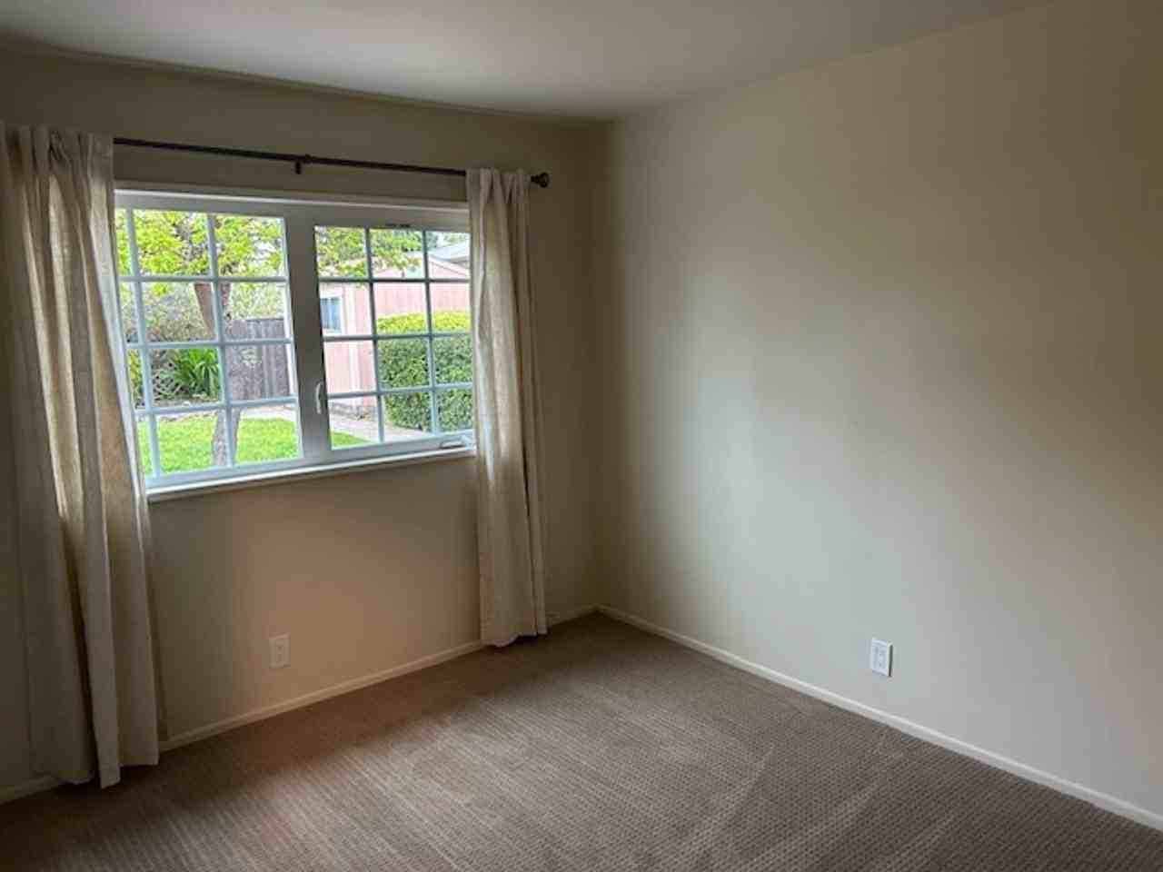 1735 Cottage Grove Ave - Photo 6 of 8