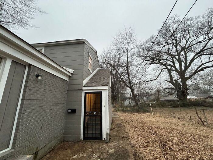 1055 Brower St #B - Photo 3 of 20