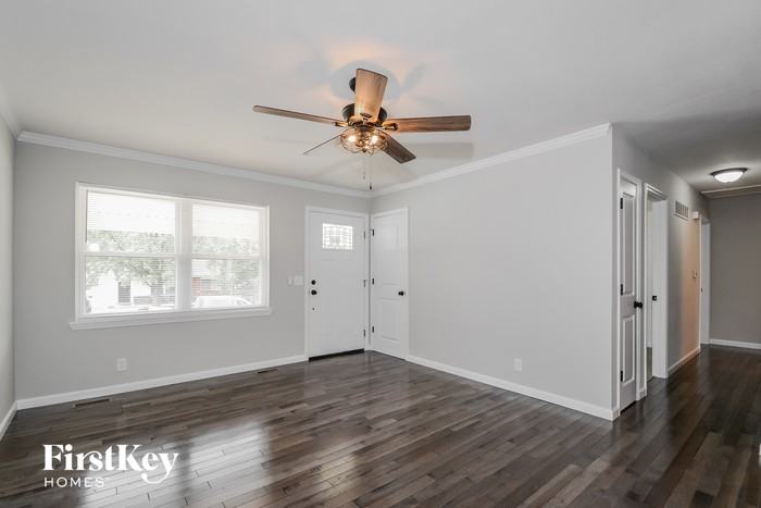 1706 Pebble Brook Dr - Photo 3 of 15