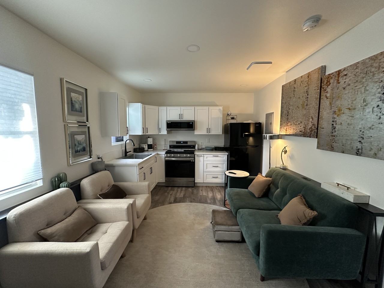 5930 Dunrobin Ave - Photo 3 of 8