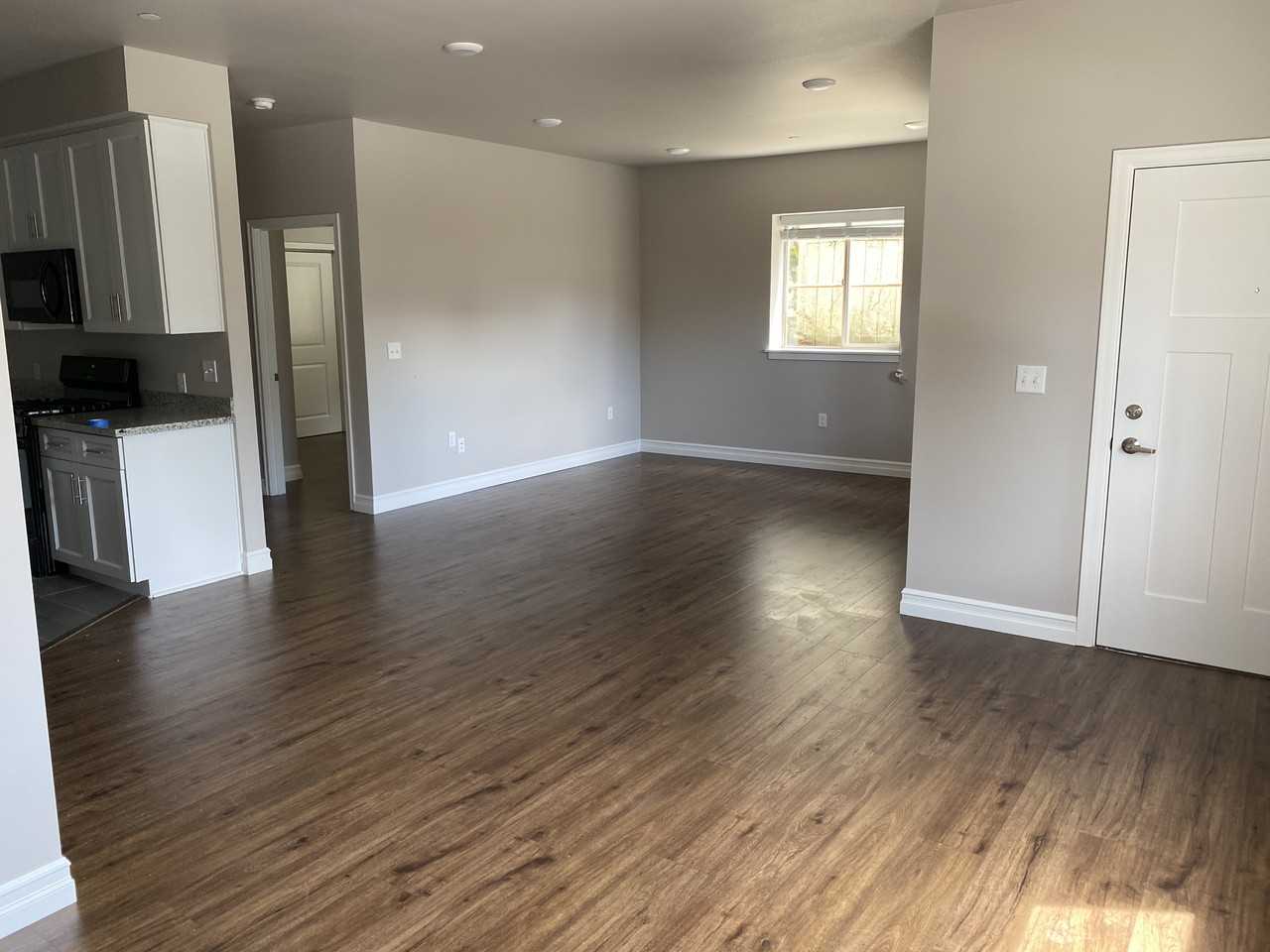 1639 Pine St #A - Photo 4 of 10