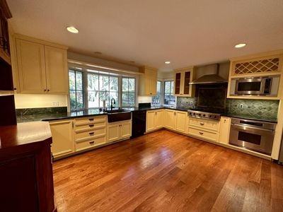 245 San Mateo Dr #NA - Photo 3 of 5