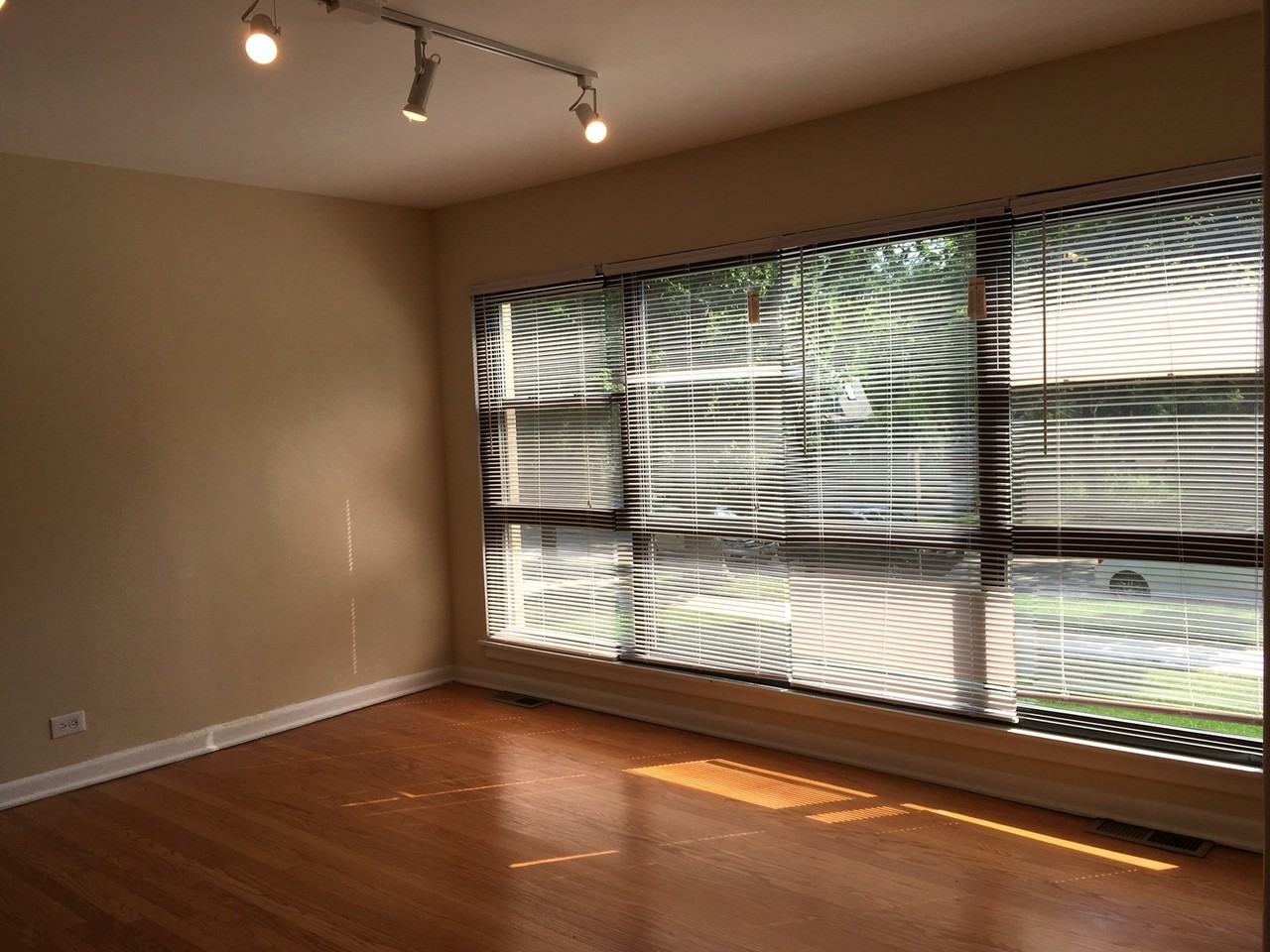 1942 Linden Ave #A - Photo 2 of 8